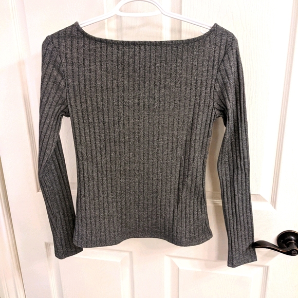 3 for $15 grey long sleeve top with cut out - Picture 2 of 3